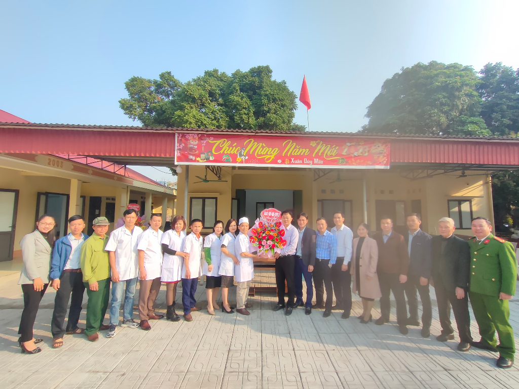 Sáng 27/2, đoàn lãnh đạo Đảng ủy - HĐND - UBND – UBMTQ xã Thường Thắng đã đến thăm chúc mừng Cán...